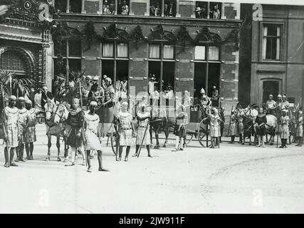 Immagine della sfilata di masquerade con il tema Ichnaton, in occasione del 58th° anniversario (290th° anniversario) dell'Università di Utrecht, su Domplein. Foto Stock