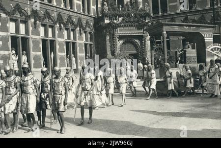 Immagine della sfilata di masquerade con il tema Ichnaton, in occasione del 58th° anniversario (290th° anniversario) dell'Università di Utrecht, su Domplein. Foto Stock