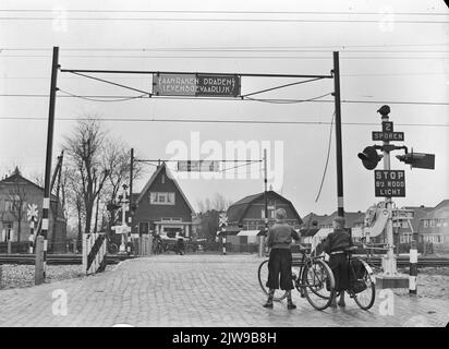 Vista dell'attraversamento ferroviario sicuro di Ahob sullo Zevenhuizerlaan di Heiloo. Foto Stock