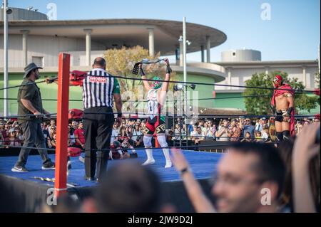 Mostra messicana di Wrestling durante il Festival di Musica vive Latino 2022 a Saragozza, Spagna Foto Stock