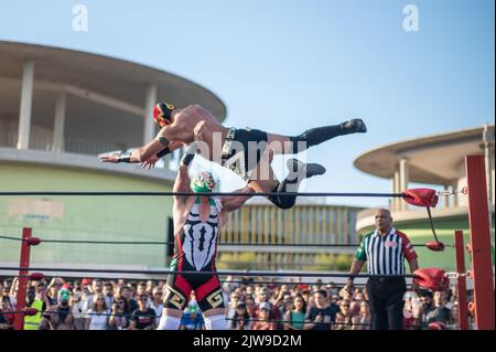 Mostra messicana di Wrestling durante il Festival di Musica vive Latino 2022 a Saragozza, Spagna Foto Stock