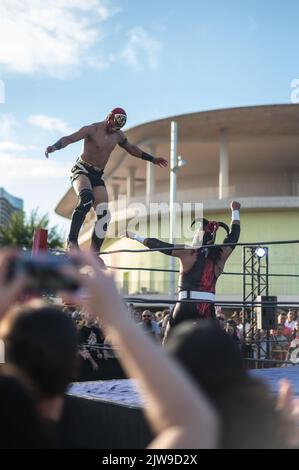 Mostra messicana di Wrestling durante il Festival di Musica vive Latino 2022 a Saragozza, Spagna Foto Stock