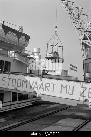 Immagine del sovraccarico di un'auto dal treno della vettura che dorme al traghetto per l'Inghilterra a Hoek van Holland. Foto Stock