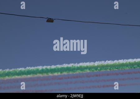 Le frecce tricolore, simbolo della sfilata militare, giorno della repubblica Italiana. Foto Stock