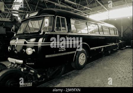 Strada ferroviaria storica Omnibus nel museo ferroviario bochum storia ferroviaria tedesca Foto Stock