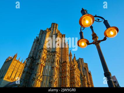 Il bellissimo esterno della Cattedrale di Wells, Somerset Foto Stock