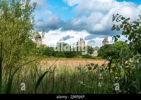 Area faunistica di fronte alla tenuta di High Royds, un tempo un famigerato ospedale psichiatrico, Menston, West Yorkshire, Inghilterra UK Foto Stock