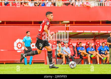 MALLORCA, SPAGNA - 3 SETTEMBRE: Rodrigo Battaglia di RCD Mallorca tra RCD Mallorca e Girona CF di la Liga Santander il 3 settembre 2022 al Visit Mallorca Stadium Son Moix a Mallorca, Spagna. (Foto di Samuel Carreño/ PX Images) Foto Stock