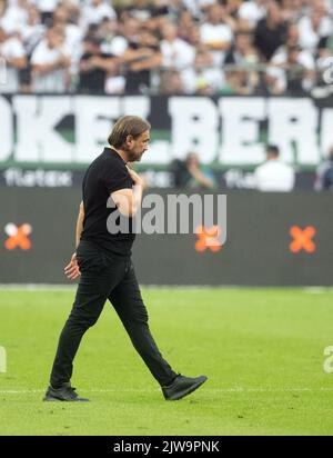 04 settembre 2022, Renania settentrionale-Vestfalia, Mönchengladbach: Calcio: Bundesliga, Bor. Mönchengladbach - FSV Mainz 05, giorno 5, Stadio im Borussia-Park: Allenatore Mönchengladbach Daniel Farke dopo la partita. Foto: Bernd Thissen/dpa - NOTA IMPORTANTE: Conformemente ai requisiti della DFL Deutsche Fußball Liga e della DFB Deutscher Fußball-Bund, è vietato utilizzare o utilizzare fotografie scattate nello stadio e/o della partita sotto forma di sequenze di immagini e/o serie di foto simili a un video. Foto Stock