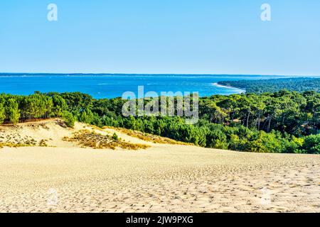 Vista panoramica della duna Pyla, situata nella baia di Arcachon in Aquitania, Francia. Foto di alta qualità Foto Stock