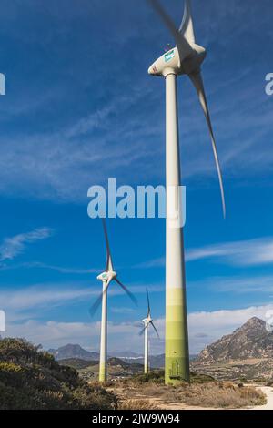 Mulini a vento la produzione di fonti di energia elettrica vicino a Casares, provincia di Malaga, Spagna Foto Stock