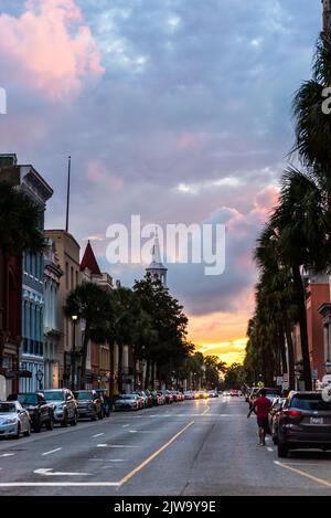 Sunset King Street Downtown Charleston, South Carolina Foto Stock