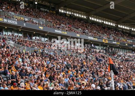 Uno stand West completo all'interno dello stadio MKM durante la partita del campionato Sky Bet Hull City vs Sheffield United allo stadio MKM di Hull, Regno Unito, 4th settembre 2022 (Foto di David Greaves Photos/ Via/News Images) in, il 9/4/2022. (Foto di David Greaves Photos/ Via/News Images/Sipa USA) Credit: Sipa USA/Alamy Live News Foto Stock