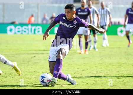 Domilson Cordeiro dos Santos Dodo di ACF Fiorentina in azione durante la Serie Una partita di calcio tra ACF Fiorentina e Juventus FC ad Artemio Fran Foto Stock