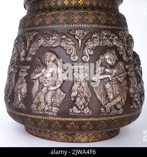 Antico vaso in rame coperto con inserto in argento e ottone di Tanjore Thanjavur indiano Foto Stock