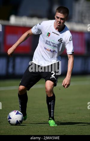 La Spezia, Italia. 04 settembre 2022. Emil Holm di Spezia Calcio in azione durante la Serie Una partita di calcio tra Spezia Calcio e Bologna FC. Credit: Nicolò campo/Alamy Live News Foto Stock