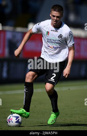 La Spezia, Italia. 04 settembre 2022. Emil Holm di Spezia Calcio in azione durante la Serie Una partita di calcio tra Spezia Calcio e Bologna FC. Credit: Nicolò campo/Alamy Live News Foto Stock