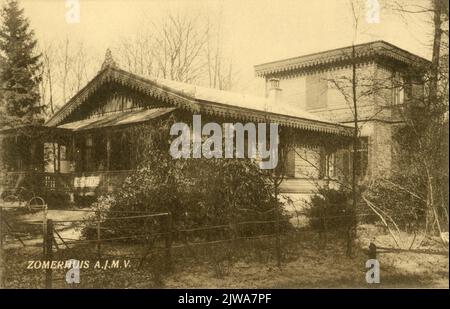 Vista sul lato anteriore e destro della casa Daisy Cottage (Middenlaan) a Doorn, in uso presso l'A.J.M.V.N.B. La casa di Daisy Cottage è stata demolita intorno al 1980. Foto Stock