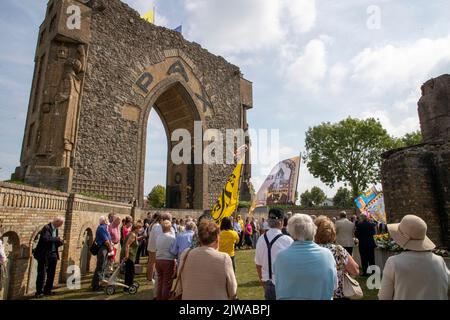 L'immagine mostra l'edizione 95th dell'Ijzerbedevaart (pellegrinaggio dello Yser), evento annuale in memoria dei soldati fiamminghi uccisi durante la prima guerra mondiale, a Diksmuide, domenica 04 settembre 2022. Inizialmente influenzata dal pacifismo, divenne sempre più associata al movimento fiammingo. Si tratta, al contempo, di un incontro politico che si adforza per l'autonomia politica fiamminga. Gli obiettivi dell'incontro annuale sono 'No More War', 'Autonomy' e 'Truce of God'. FOTO DI BELGA NICOLAS MAETERLINCK Foto Stock