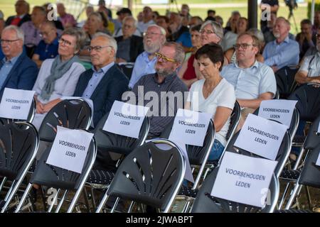 L'immagine mostra l'edizione 95th dell'Ijzerbedevaart (pellegrinaggio dello Yser), evento annuale in memoria dei soldati fiamminghi uccisi durante la prima guerra mondiale, a Diksmuide, domenica 04 settembre 2022. Inizialmente influenzata dal pacifismo, divenne sempre più associata al movimento fiammingo. Si tratta, al contempo, di un incontro politico che si adforza per l'autonomia politica fiamminga. Gli obiettivi dell'incontro annuale sono 'No More War', 'Autonomy' e 'Truce of God'. FOTO DI BELGA NICOLAS MAETERLINCK Foto Stock