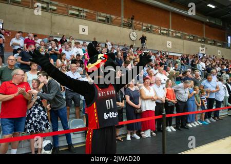 L'immagine mostra l'inizio di un gioco di basket amichevole tra la nazionale belga delle donne i gatti belgi e la Francia, domenica 04 settembre 2022 a Kortrijk. FOTO DI BELGA JAMES ARTHUR GEKIERE Foto Stock