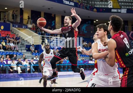 I giocatori belgi festeggiano dopo aver vinto la partita tra la Spagna e i Lions belgi, giocate tre dei cinque nel gruppo A all'EuroBasket 2022, domenica 04 settembre 2022, al Palazzo dello Sport di Tbilisi, a Tbilisi, Georgia. Il Campionato europeo di pallacanestro si svolge dal 1 settembre al 18 settembre. FOTO DI BELGA NIKOLA KRSTIC Foto Stock