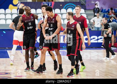 I giocatori belgi festeggiano dopo aver vinto la partita tra la Spagna e i Lions belgi, giocate tre dei cinque nel gruppo A all'EuroBasket 2022, domenica 04 settembre 2022, al Palazzo dello Sport di Tbilisi, a Tbilisi, Georgia. Il Campionato europeo di pallacanestro si svolge dal 1 settembre al 18 settembre. FOTO DI BELGA NIKOLA KRSTIC Foto Stock