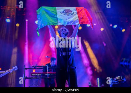 La band messicana Cafe Tacvba si esibisce dal vivo al Festival di Musica vive Latino 2022 di Saragozza, Spagna Foto Stock