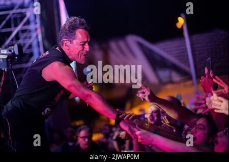 La band messicana Cafe Tacvba si esibisce dal vivo al Festival di Musica vive Latino 2022 di Saragozza, Spagna Foto Stock