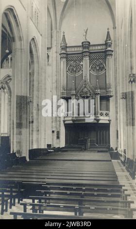 Interno del Domkerk di Utrecht: Il coro visto da est a ovest con l'organo Bätz sullo sfondo. Foto Stock