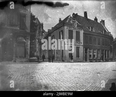 Vista della piazza vicino alla Pausdam a Utrecht, dalla curva del Kromme Nieuwegracht. Al centro dietro il Duomo e sulla destra l'ingresso di dietro St.-Pieter. Foto Stock