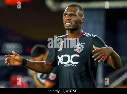 WASHINGTON, DC, USA - 4 SETTEMBRE 2022: D.C. ha Unito il forward Christian Benteke (20) dopo aver perso un calcio di punizione Colorado Rapids, il 04 settembre 2022, all'Audi Field, a Washington, CC. (Foto di Tony Quinn-Alamy Live News) Foto Stock