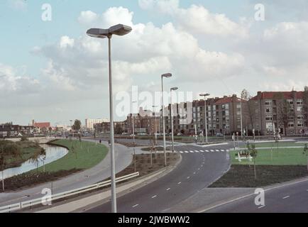 Veduta del Cardinal de Jongweg a Utrecht con il Salvador Allendeplein sulla destra. Foto Stock