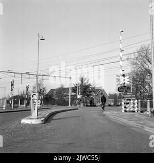 Vista sull'attraversamento ferroviario sicuro di Ahob sulla Oud Zevenaarseweg a Zevenaar. Foto Stock