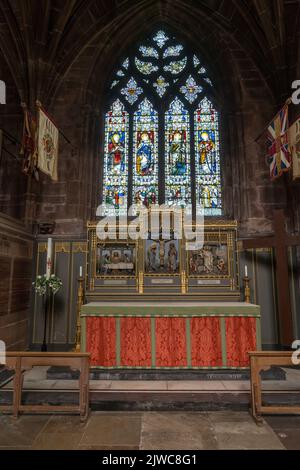 Chester, Regno Unito - 26 agosto, 2022: Vista dettagliata di una delle cappelle laterali all'interno della storica Cattedrale di Chester a Cheshire Foto Stock