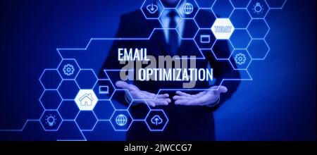 Ottimizzazione del testo di scrittura del email massimizzate l'efficacia della campagna di marketing. La foto concettuale massimizza l'efficacia del marketing Foto Stock