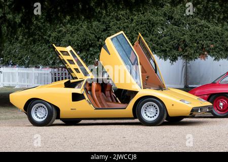 1976 Lamborghini Countach LP400 all'Hampton Court Concours 2022 all'Hampton Court Palace London UK Foto Stock