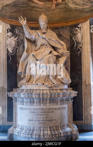 Roma, Italia - 2022 settembre - Museo Capitolino, in Piazza del Campidoglio, Statua di Papa Urbano VIII di Gian Lorenzo Bernini Foto Stock