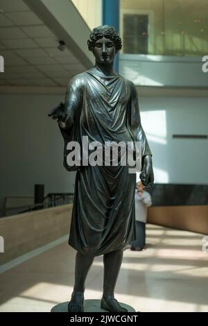 Roma, Italia - Musei Capitolini, Bronzo Laterano il Camillo (Giovane assistente del sacerdote durante la cerimonia religiosa) giovane officiante di culto 1st cen Foto Stock