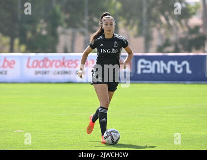 L'Amber Tysiak del Belgio è stato raffigurato in azione durante una sessione di allenamento della nazionale belga di calcio femminile The Red Flames, a Yerevan, Armenia, lunedì 05 settembre 2022. Martedì la squadra armeno giocherà nella finale di qualificazione del Gruppo F, per i Campionati del mondo. FOTO DI BELGA DAVID CATRY Foto Stock