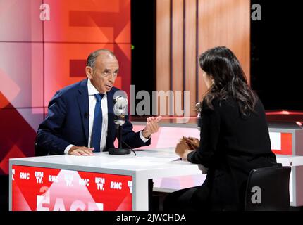 Eric Zemmour è intervistato da Apolline de Malherbe su RMC/BFMTV a Parigi il 5 settembre 2022. Foto di Alain Apaydin/ABACAPRESS.COM Foto Stock