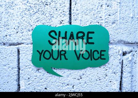 Segno di scrittura a mano Condividi il tuo dipendente o membro di Voiceasking per esprimere la sua opinione o suggerimento. Idea aziendale che chiede al dipendente o al membro di dare il suo Foto Stock