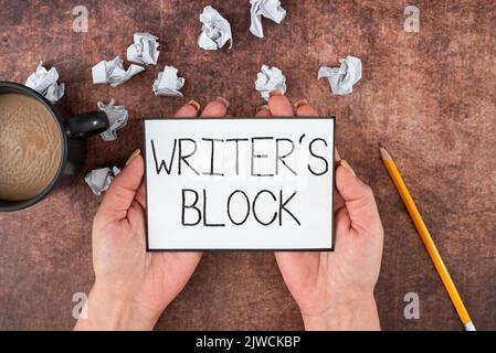 Testo che mostra ispirazione Writer s è BlockCondition di non essere in grado di pensare a cosa scrivere. Foto concettuale condizione di non essere in grado di pensare Foto Stock