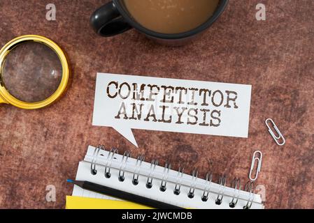 Segno di esposizione concorrente AnalysisDetermine la debolezza di forza del mercato competitivo. Parola scritta su determinare la debolezza di forza di Foto Stock