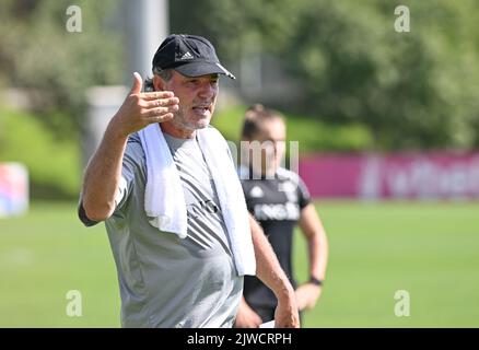 L'assistente tecnico belga Kris Vanderhaegen ha illustrato durante una sessione di allenamento della nazionale belga di calcio femminile The Red Flames, a Yerevan, Armenia, lunedì 05 settembre 2022. Martedì la squadra armeno giocherà nella finale di qualificazione del Gruppo F, per i Campionati del mondo. FOTO DI BELGA DAVID CATRY Foto Stock