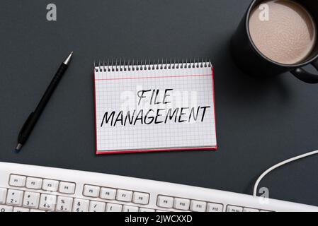 Ispirazione che mostra Sign file Managementprogramma informatico che fornisce l'interfaccia utente per la gestione dei dati. Concetto che significa programma per computer che fornisce Foto Stock