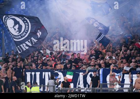 Roma, Italia. 03rd Set, 2022. Tifosi di Napoli durante la Serie A match tra Lazio e Napoli allo Stadio Olimpico di Roma il 3 settembre 2022. Credit: Giuseppe Maffia/Alamy Live News Foto Stock