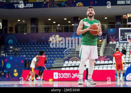 Tbilisi, Georgia, 4th settembre 2022. Deyan Karamfilov di Bulgaria si scalda durante il gruppo FIBA EuroBasket 2022 Una partita tra Bulgaria e Montenegro alla Tbilisi Arena di Tbilisi, Georgia. Settembre 4, 2022. Credito: Nikola Krstic/Alamy Foto Stock