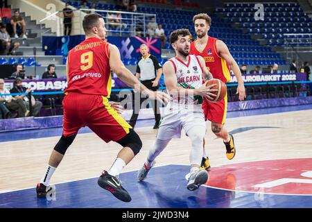 Tbilisi, Georgia, 4th settembre 2022. Deyan Karamfilov di Bulgaria guida al basket durante il gruppo FIBA EuroBasket 2022 Una partita tra Bulgaria e Montenegro alla Tbilisi Arena di Tbilisi, Georgia. Settembre 4, 2022. Credito: Nikola Krstic/Alamy Foto Stock