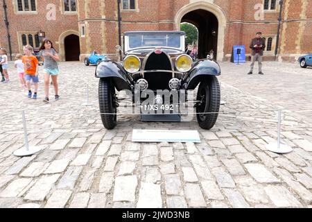 Casa d'aste leader nel mondo Gooding & Company ha effettuato una vendita a Hampton Court Palace per il 10 ° anniversario della manifestazione dei Concours of Elegance 2022 . l'anno , La società è tornata ai bei gronds di Hampton Court Palace per presentare un evento di asta dal vivo Sabato 3 Settembre 2022 ... Foto Stock